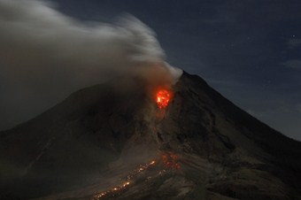 Endonezya'da yanardağ dehşeti