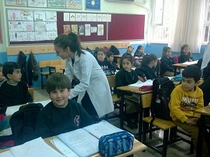 Diş Hekimliği Fakültesi öğrencileri, ilkokullarda ağız hijyeni eğitimi veriyor
