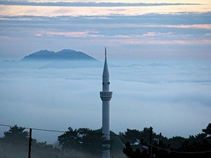 Kirazlı, bulutların altında kaldı