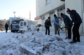 Kars eksi 30'u gördü