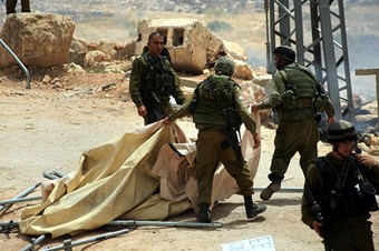 İsrail askerlerinden çadır köye baskın