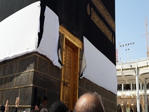 Suudi Kralı'ndan Kabe örtüsü için talimat