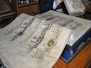 Bu kütüphanedeki tarihi eserleri deve kuşu koruyor