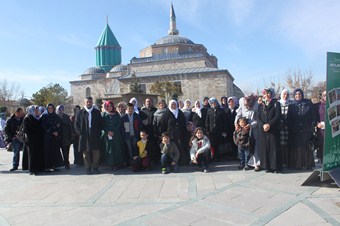 Kur’an kursu öğrencileri  Mevlana'yı ziyaret etti