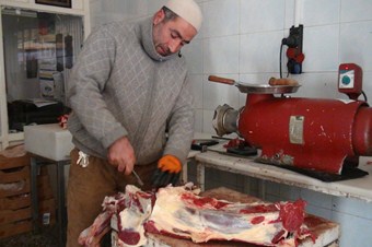 Bitlis’te kasaplar kesecek hayvan bulamamaktan şikayetçi