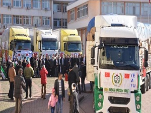 Suriye'ye 4 tır dolusu yardım