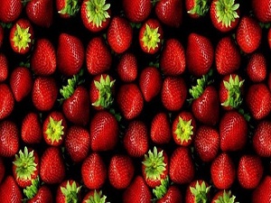 Çilek-kiraz sağlıklı bir yaz