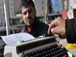 Baba mesleği arzuhalciliği yaşatıyor