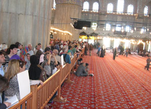 Rus turistler İslamı cami ile tanıyor