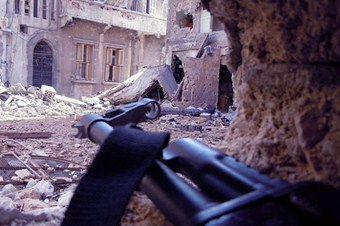 Ölüm ablukasından kaçanlara ateş açılıyor