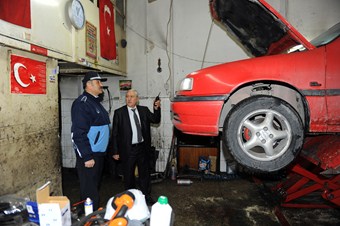 Büyük Sanayi’de zabıta temizliği