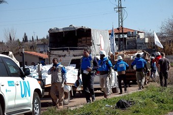 Yermuk'a temel gıdalar ulaştırılıyor