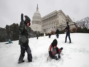 Washington beyaza büründü, okullar tatil