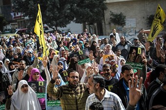 Mısır'da Rabia Devrimin Sembolü gösterileri