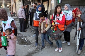 Açlık yeniden Yermuk kampının kapısında