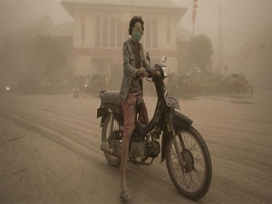 Üç şehir küllerle kaplandı