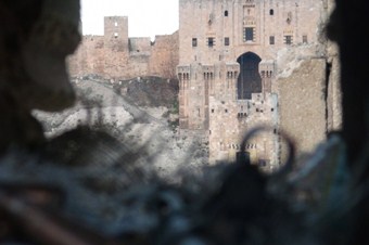 Esed güçlerinin karargahını tünel kazarak havaya uçurdular