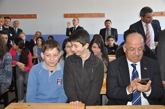 Fatih Projesi kapsamında 2 bin 885 tablet bilgisayar dağıtıldı