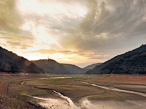 Dibi görünen barajlara son yağmurlar da çare olmadı