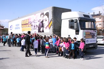 Erzincan’dan Suriyeli mültecilere 27 ton un gönderildi