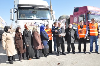 Kimse Yok Mu Afyon Şubesi’nden Suriyeli çocuklara 6 TIR yardım