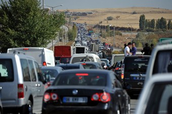 'Trafikte sorunun yüzde 80'i polisin dışında'