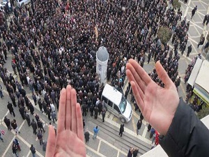 İşyerlerini ahi duası ile açıyorlar