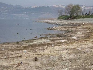 Sapanca Gölü'nde çekilme devam ediyor