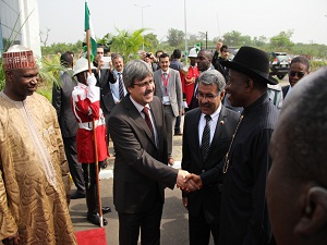 Nijerya’da Türkiyeli hayırseverlerin hastanesi açıldı