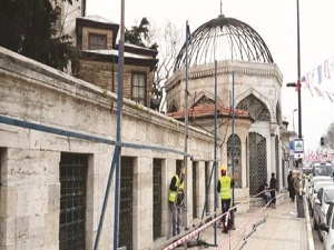 Yeni Valide Camii yenileniyor