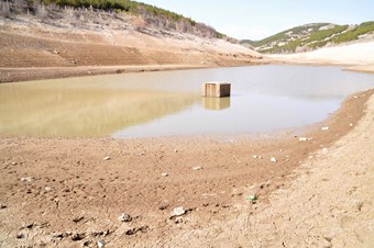Göletlerin kuruma noktasına gelmesi balık tutkunlarını da düşündürüyor