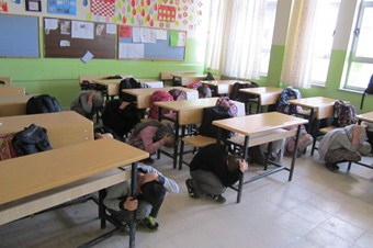 Eflani'de öğrencilere deprem tatbikatı yaptırıldı