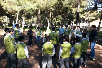 Suriyeli çocuklar savaş psikolojisini atmak için kampa girdi