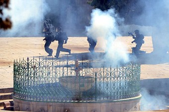 İsrail Mescid-i Aksa'da gerdikçe geriyor