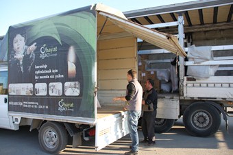 Üniversite öğrencilerinden depremzedelere yardım