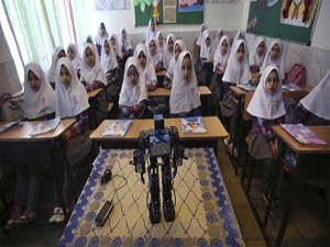 Öğrencileri için namaz kılan robot geliştirdi