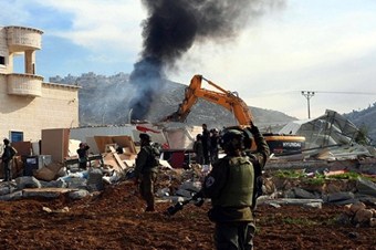 İsrail askerleri Filistinlilerin evini yıktı