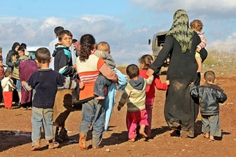 Suriye'de savaş kadın ve kız çocuklarını da vurdu