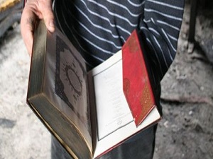 Küle dönen evde yanmayan tek şey!