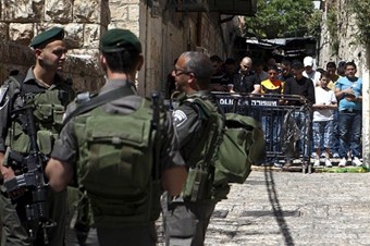 Aksa'ya girmek isteyen erkeklere yaş sınırlaması getireceğini duyurdu.