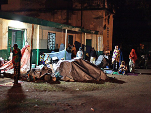 Saldırılardan kaçan Müslümanlar camiye sığındı