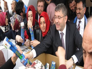 Üsküdar'da 20 bin çam fidanı dağıtıldı