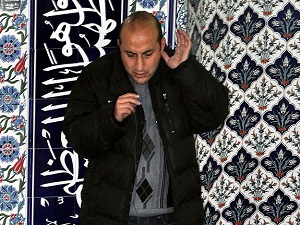 Ezan okumada birinci olunca Kabe'yi ziyarete hak kazandı