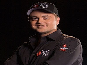 İsveç'in ünlü poker yıldızı Müslüman oldu