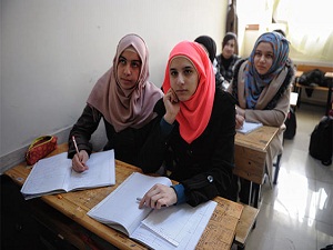 Suriyeli çocuklar ‘kumbara’ ile okullarını ayakta tutmaya çalışıyor