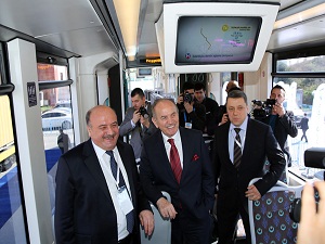 Yüzde yüz yerli tramvay görücüye çıktı