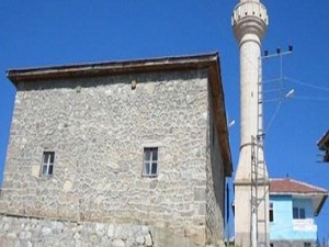 Ankara'da 400 yıllık cami kaderine terk edildi