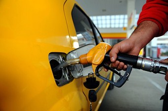 Petrol fiyatları stok verileri öncesi yükseldi