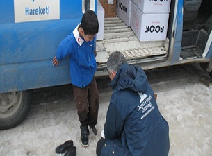 Deniz Fenerinden Suriye'ye giysi yardımı