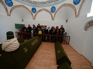 Taptuk Emrenin Türbesi Yenilendi